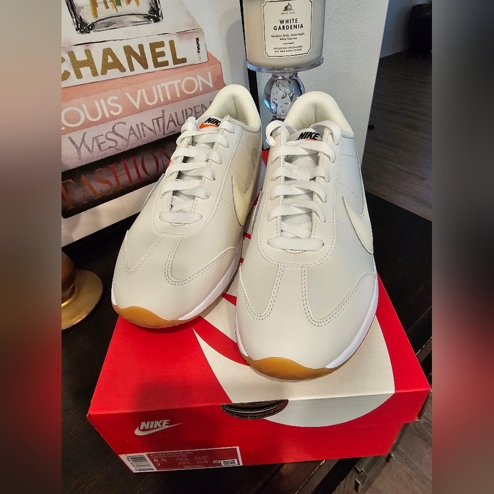 Nike Pacific Low Top Sneaker ( Women) 8.5 - Picture 3 of 10